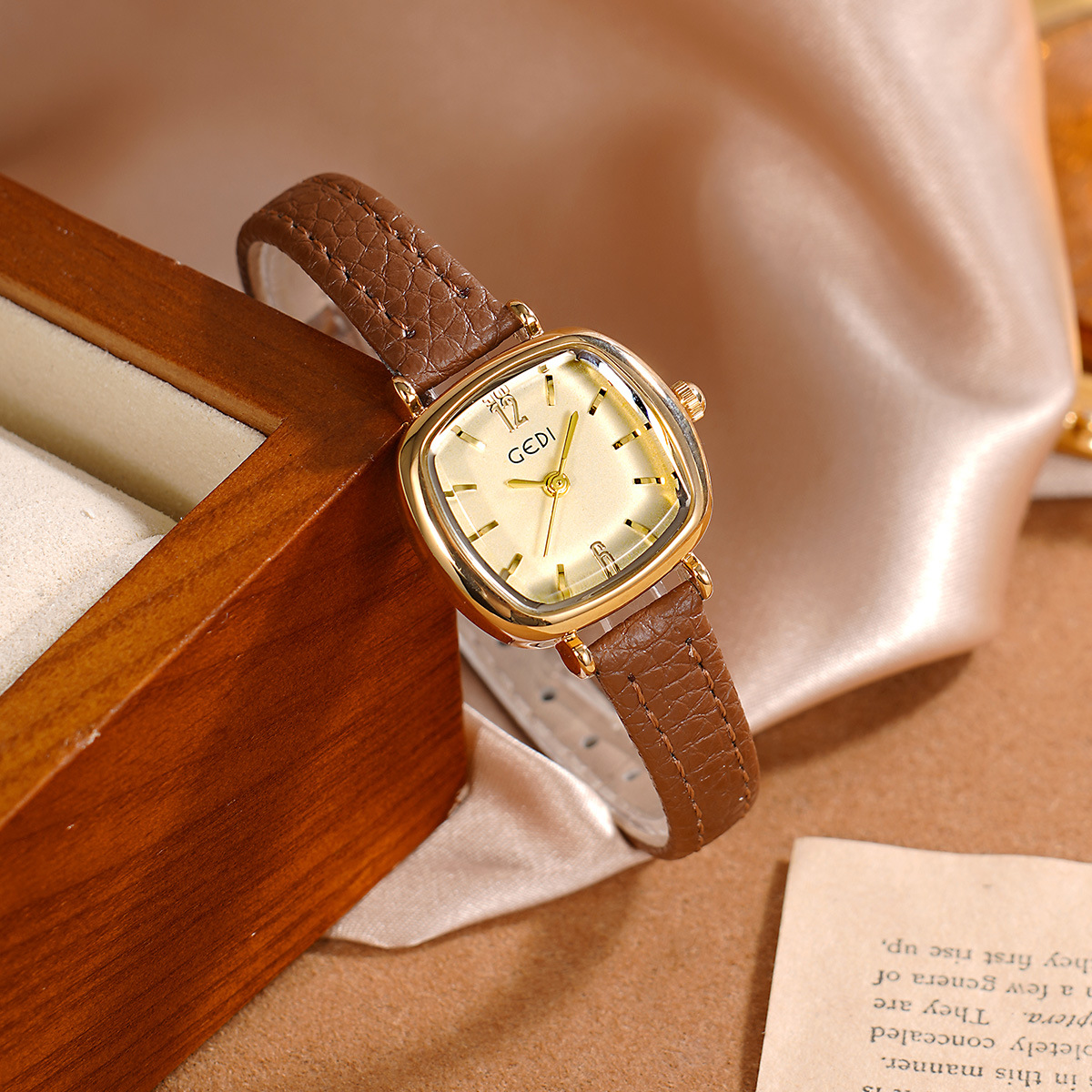 Luxury Watch Values - UTHAI 61018 CQ490 Simplicity, high aesthetic