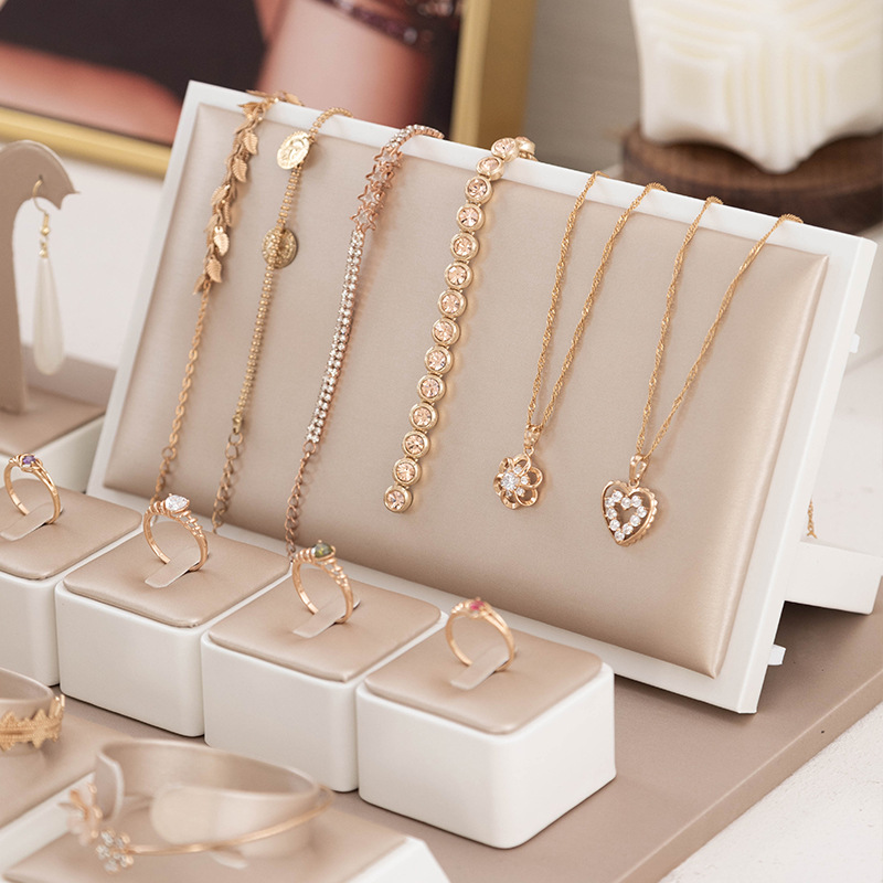 Leather Jewelry Stand Luxury M - огляд і ціна Luxury Watch E Jewellery