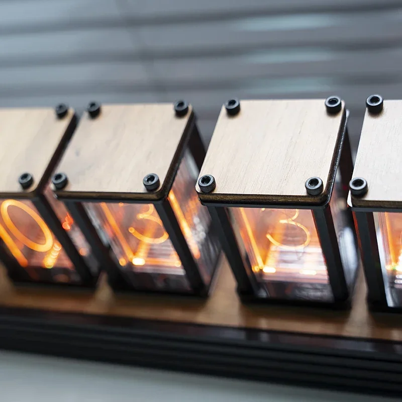 New Luxury Nixie Glow Tube Clo - огляд і ціна Luxury Watch In China